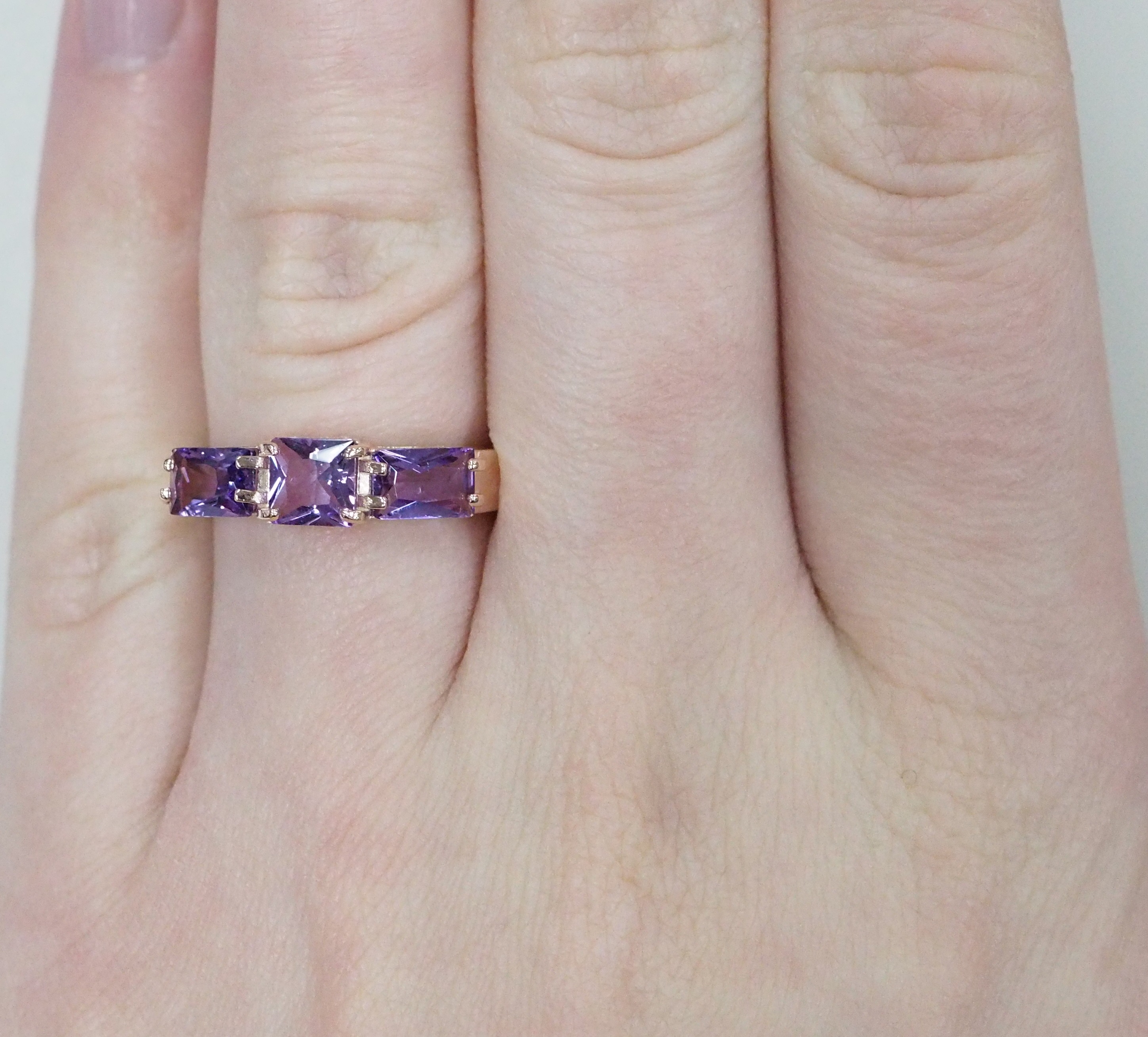 Серебряное кольцо с аметистами